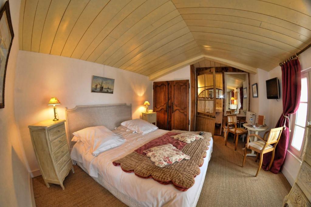 Bed and Breakfast Le Corps De Garde Saint-Martin-de-Ré Habitación foto