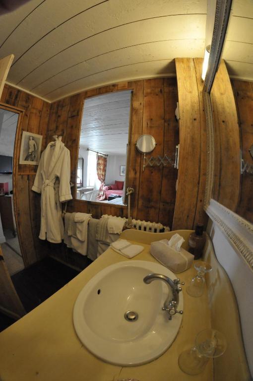 Bed and Breakfast Le Corps De Garde Saint-Martin-de-Ré Habitación foto